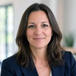Testimonial Dunkelweiss Coaching in Aachen mit Rupert Freutsmiedl Anna M.: Professionelle Frau mit freundlichem Lächeln